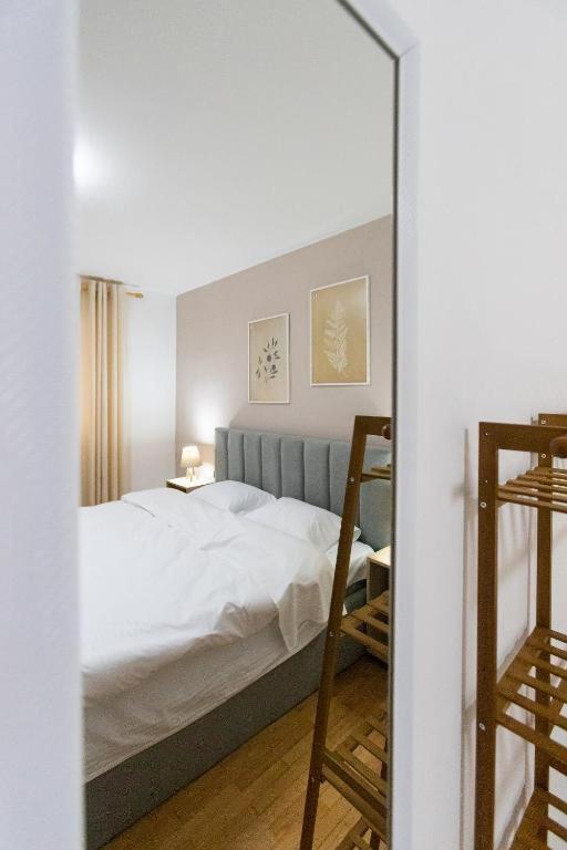 Light-2 Lovely Apartment In Tirana Exterior photo